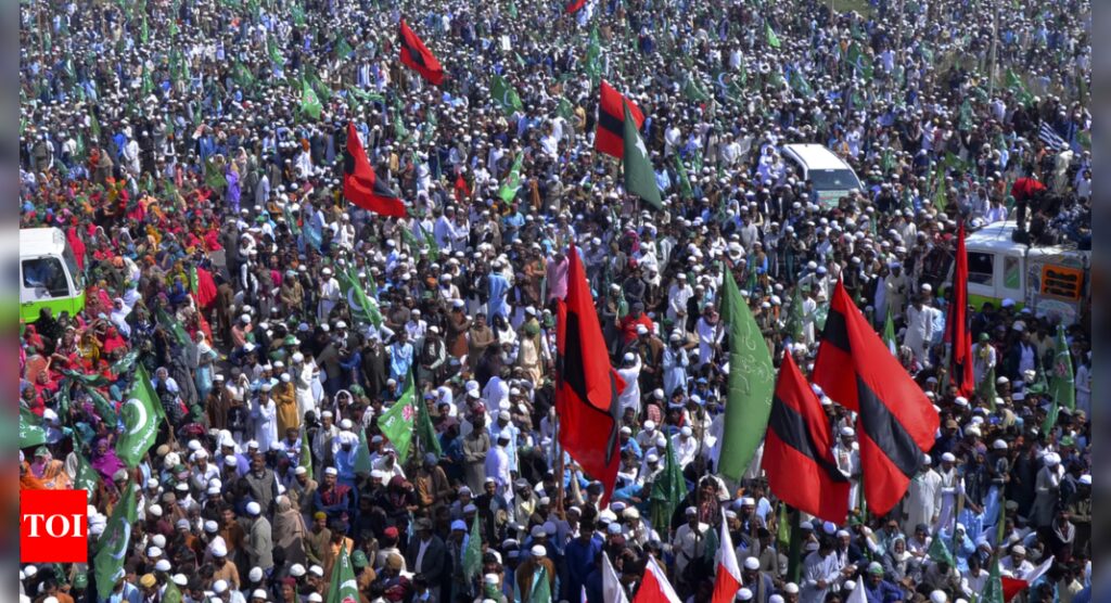 Political chaos in Pak amid poll rigging claims and power tussles
