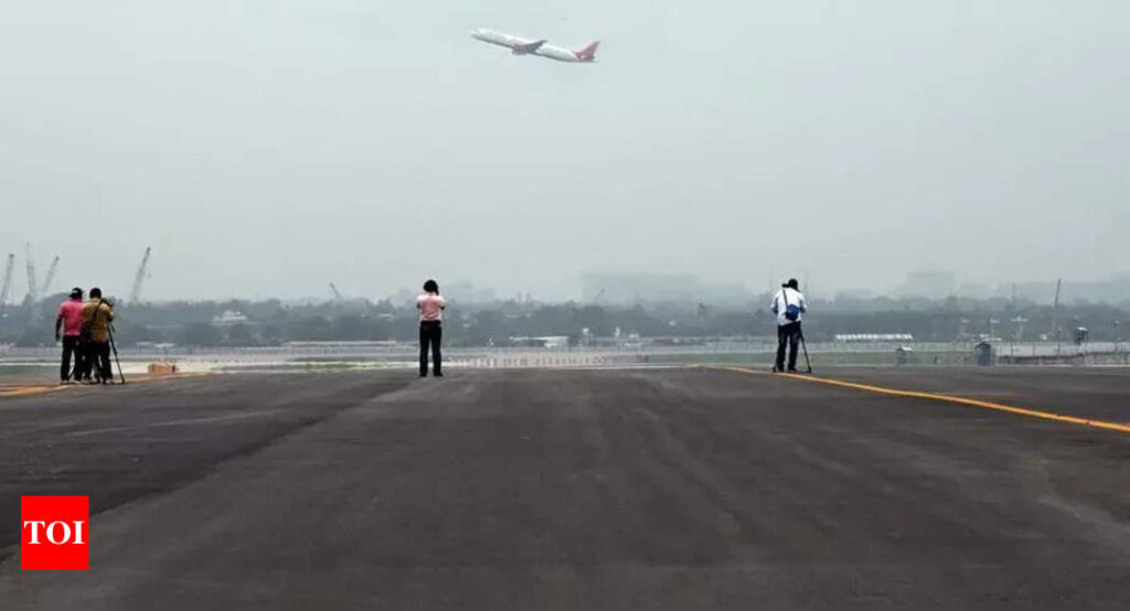 Singapore Airlines A380 Rolls Back at IGI Airport Due to Pilot Error | Delhi News