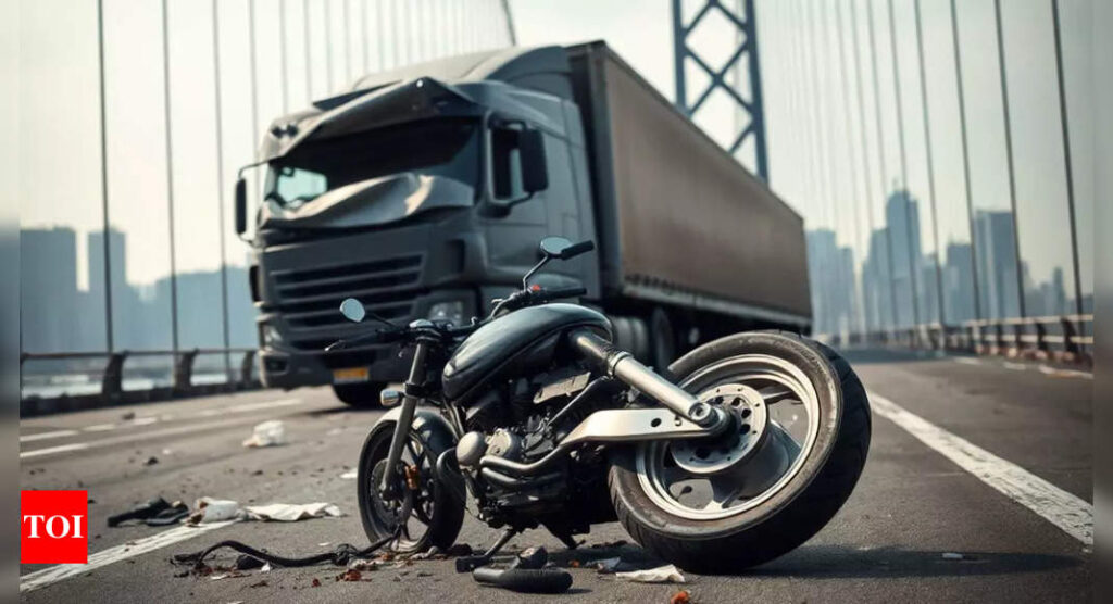 Mumbai: Lalbaug bridge crash kills biker, truck driver arrested | Mumbai News