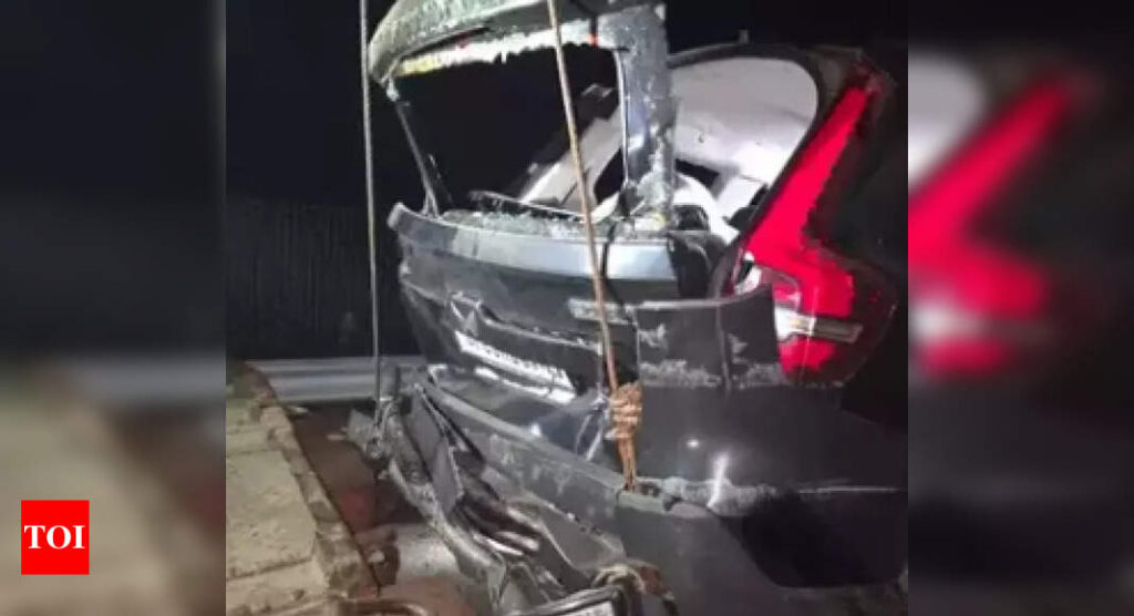 Lucknow Agra Expressway Accident: 5 doctors die | Lucknow News