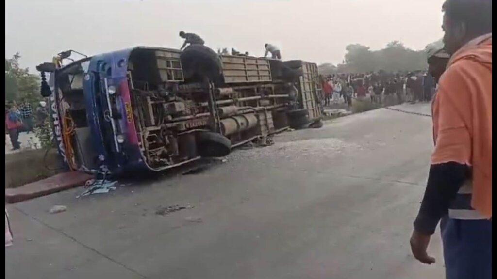 7 die in Hazaribagh after passenger bus on Kolkata-Patna route overturns: Police
