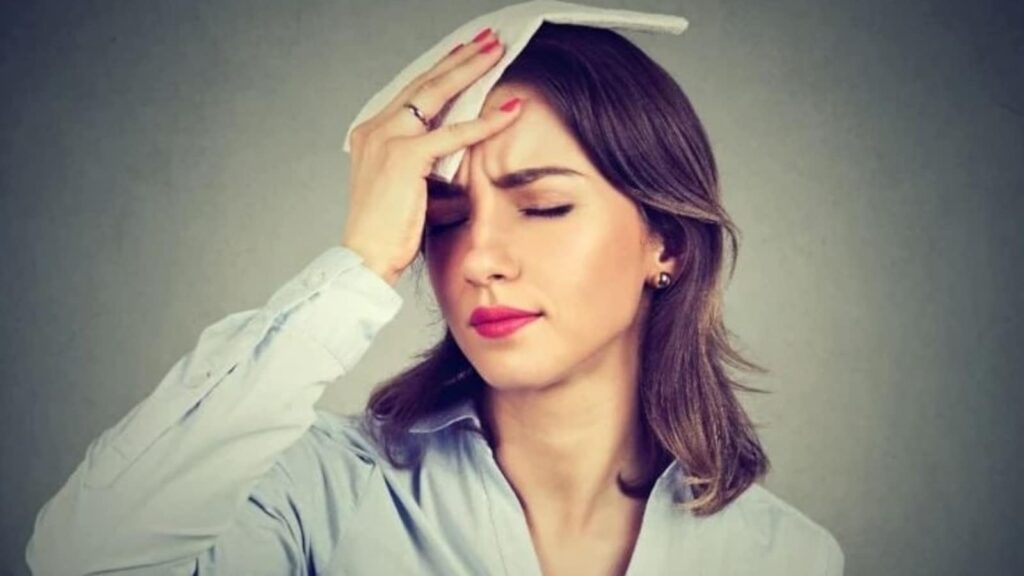 Hot flashes and mood swings: 4 signs menopause is knocking at your door | Health