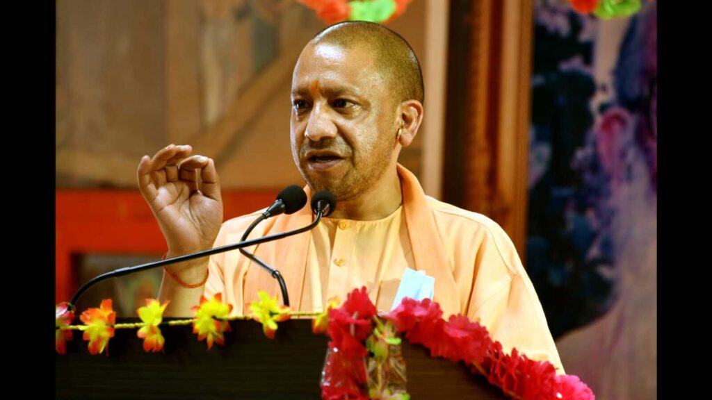 Yogi unveils Rani Durgavati statue in Banda