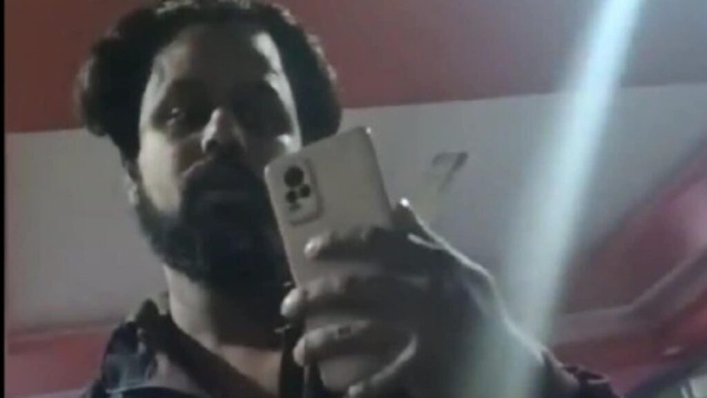Bengaluru auto driver demands extra money and allegedly threatens college student of attacking him: Video | Bengaluru