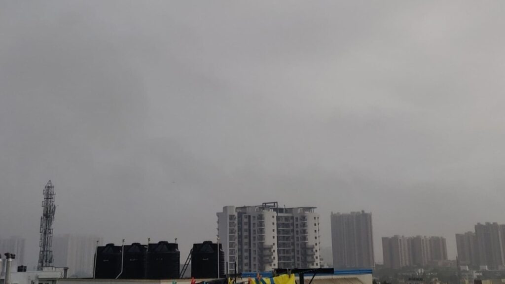 Bengaluru wakes up to cool weather, light showers across east and south areas | Bengaluru