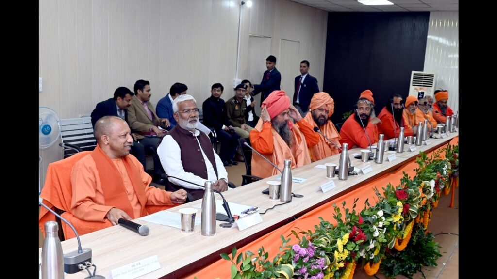 CM Yogi seeks Akharas’ cooperation for a divine, grand Mahakumbh
