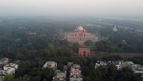 Delhi News Live Today December 8, 2024 : Delhi’s AQI deteriorates to higher end of very poor category; drizzle likely