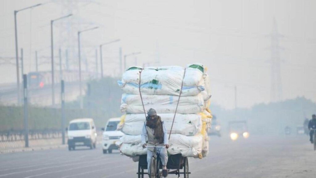 Delhi’s AQI in ‘poor’ category; min temperature to touch 6-degree mark from Tuesday | Latest News Delhi