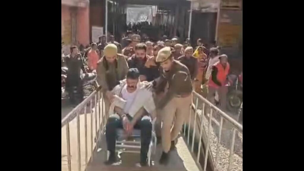 Jhansi jailor attacked by criminal’s son, hospitalised