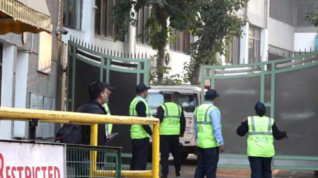 Over 40 private schools in Delhi receive bomb threat mail: Police | Latest News Delhi