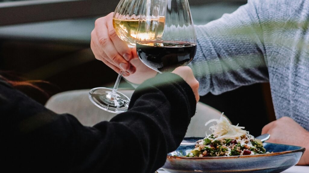 Planning your big first date? Study says pay attention to what you order