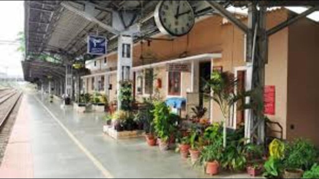 Railways to promote weaver products at stations