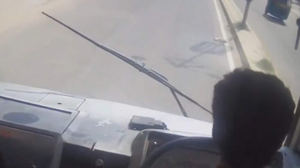 Shot in stomach, Bihar driver keeps driving to get 15 passengers to safety | Latest News India
