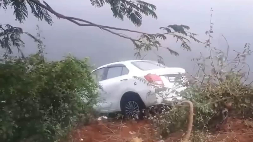 Telangana: 5 killed after car plunges into lake, cops suspect drink driving | Latest News India