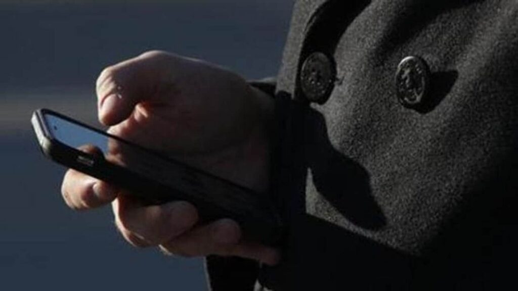 Two bikers snatch Bengaluru judge’s mobile phone while walking on the road: Report | Bengaluru