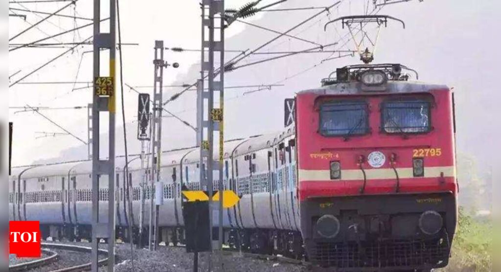 Stone hurled at Tapti Ganga Express train near Jalgaon station | Mumbai News