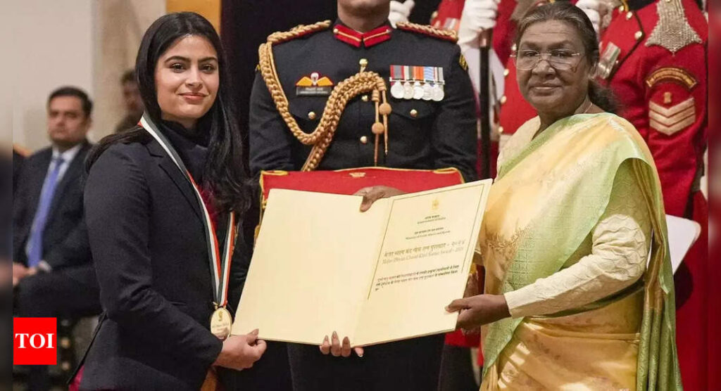 Manu Bhaker honoured with Major Dhyan Chand Khel Ratna Award at Rashtrapati Bhawan | More sports News