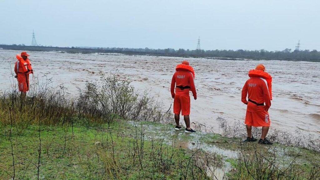 11 labourers trapped in Ujh river flood rescued by SDRF, police in J&K’s Kathua