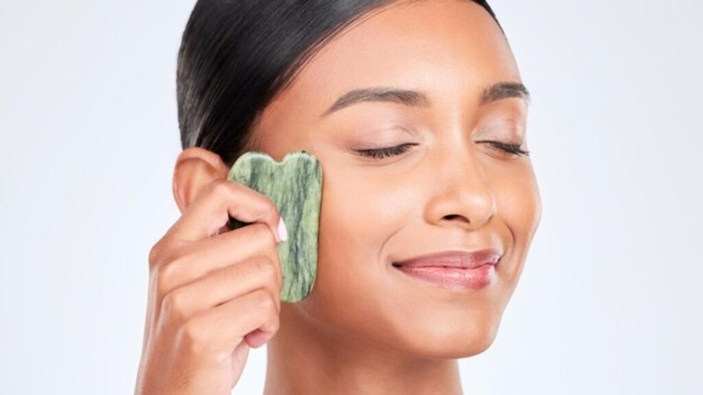 5 anti ageing tips for your 20s according to acupuncturist: Daily gua sha massage to facial acupuncture for collagen | Health