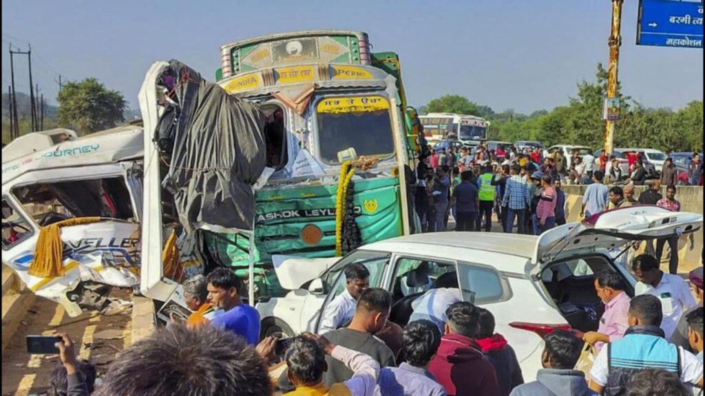 7 Andhra devotees returning from Maha Kumbh died in accident in Mahdya Pradesh