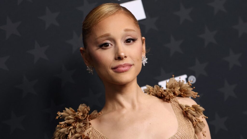 Ariana Grande’s viral video sparks health concerns among fans; ‘Take her to hospital’ | Hollywood