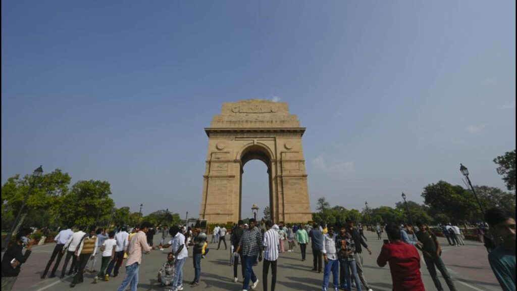 At 32.4°C, Capital sees year’s hottest day so far | Latest News Delhi
