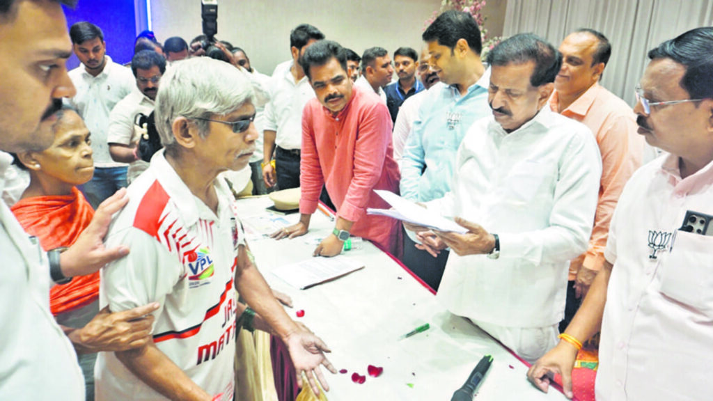 BJP’s Ganesh Naik hold janata durbar in Thane, ruffles Sena feathers | Mumbai news