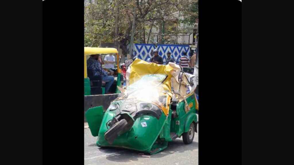 Bengaluru: Auto-rickshaw trapped between two BMTC buses, driver and passenger killed | Bengaluru