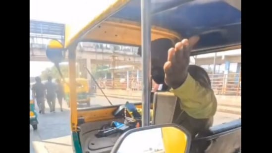 Bengaluru bike taxi rider faces threats as auto driver attempts to snatch phone, hurls abuses. Watch | Bengaluru