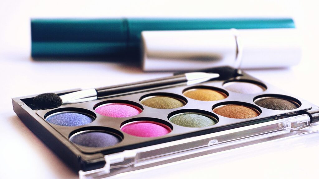 Best eyeshadow palettes for women: From subtle to smokey shades, 10 picks for bold and seductive eyes | Fashion Trends