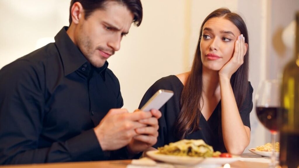 Checking phone at dinner table? Study shows how phubbing hurts your relationship