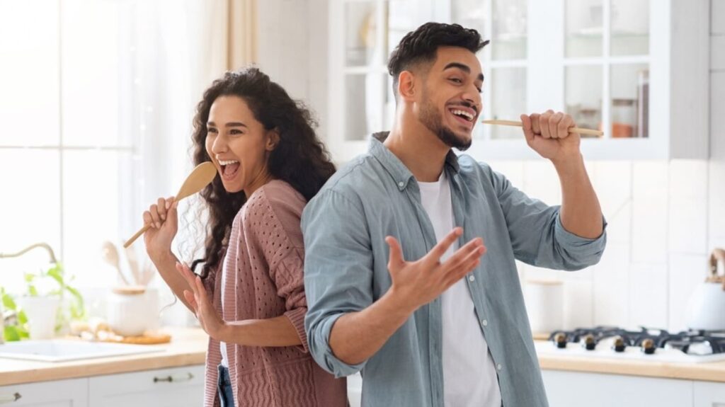 Chill and laugh it off: Study reveals playfulness in relationships may be the secret to keep jealousy in check