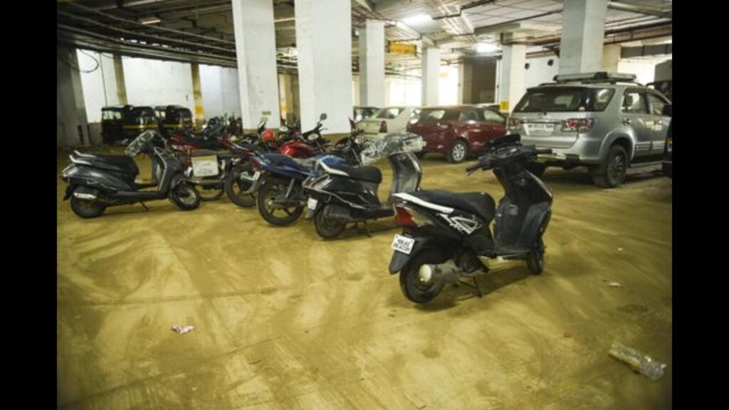 Citizens allege overcharging at parking lots, demand contractor and PMC accountability