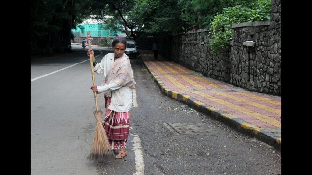 Citizens decry PMC ‘s decision to spend ₹129.62 crore for sweeping only nine roads 