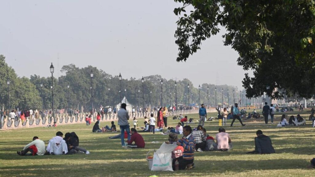Delhi AQI still ‘poor’, may improve by Thursday; minimum temperature at 11.6°C | Latest News Delhi