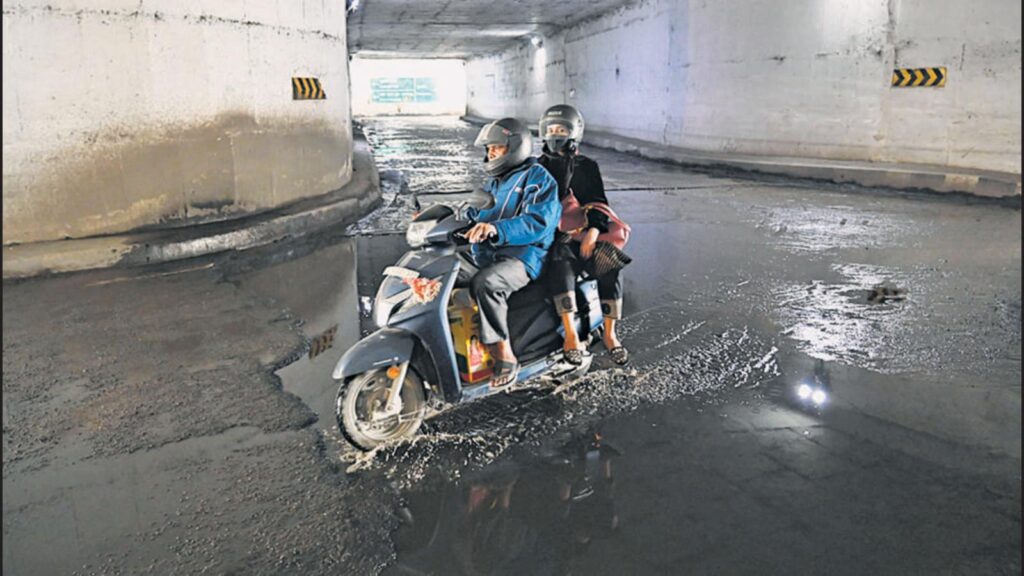 Delhi: Flooded underpass at Dhaula Kuan leaves agencies stumped | Latest News Delhi