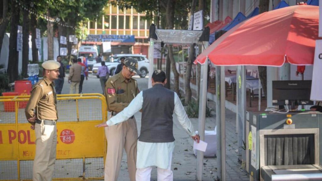 Delhi: Security layers, checkpoints pepper strongroom routes | Latest News Delhi