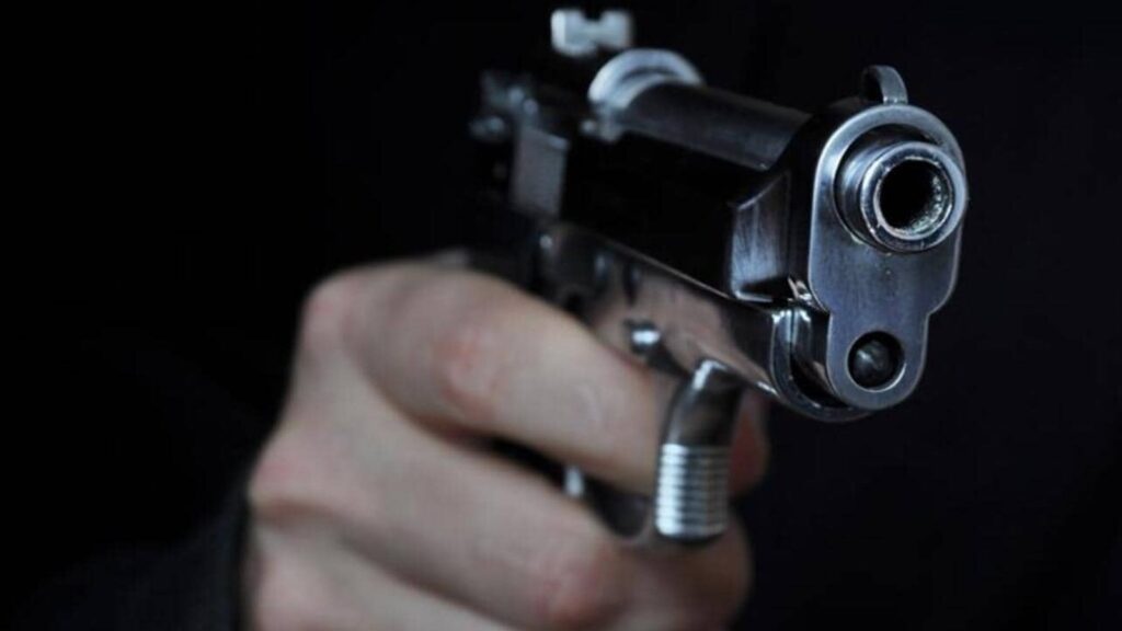 Delhi businessman robbed of ₹97 lakh at gunpoint by 2 men on scooter | Latest News Delhi
