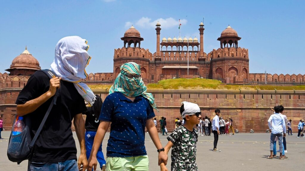 Delhi temperature rises, may hit 30 deg C by February-end; air quality turns ‘poor’ | Latest News India