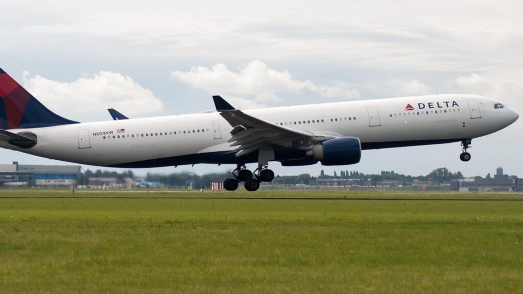Delta passengers en route to South Carolina forced to evacuate via slides after after haze fills plane, videos surface