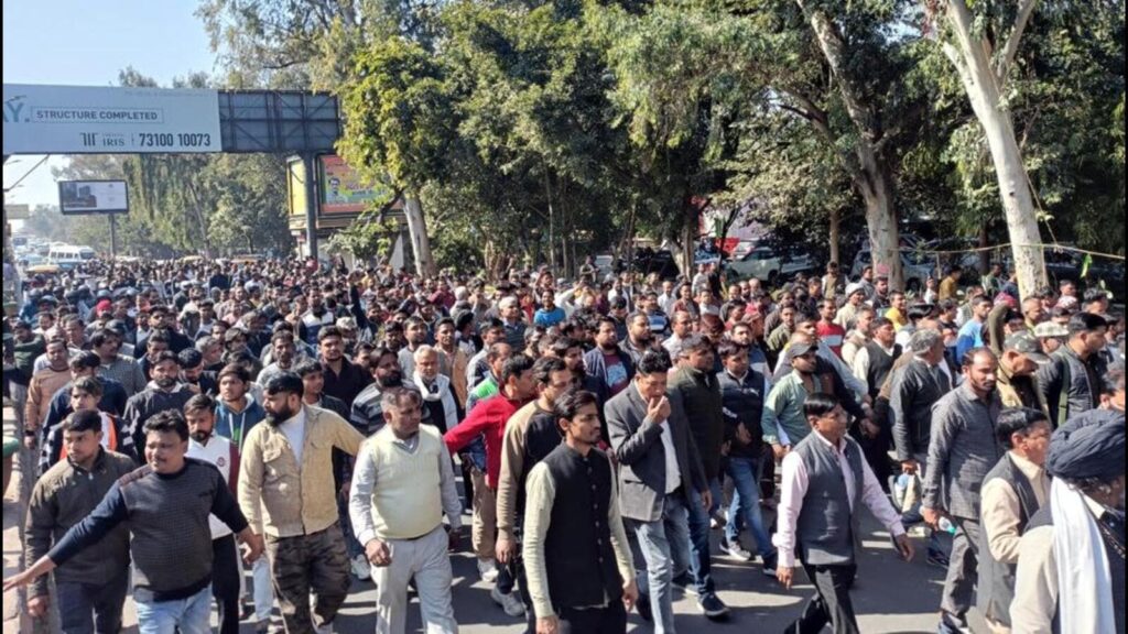Ghaziabad: Hundreds of weekly-market vendors, MLA hold protest march to district headquarters