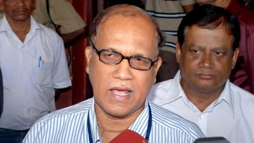 Goa court discharges ex-CM Digambar Kamat, 16 others in mining case | Latest News India