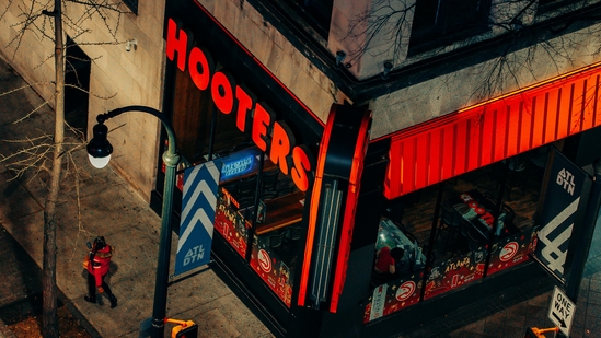 Hooters prepares for potential bankruptcy amid closure of stores