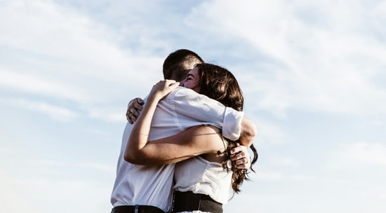 Hugs boost mood, ease loneliness, reduce stress, explains mental health experts
