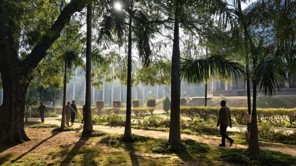 IMD forecasts light drizzles in Delhi till Thursday; AQI to remain ‘poor’ | Latest News Delhi