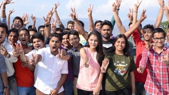 JEE Mains 2025 vs 2024 results show a substantial drop in number of NTA 100 scorers, here’s a comparative analysis | Competitive Exams