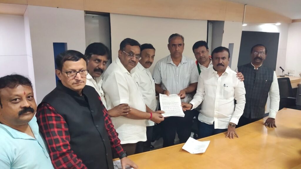 Karnataka BJP stages protest outside Bengaluru Metro stations amid fare hike | Bengaluru