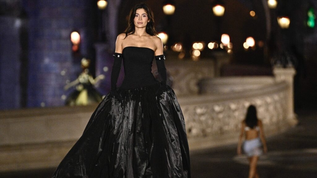 Kylie Jenner’s latest Instagram picture fumes fans; ‘They all want to be Bianca’ | Hollywood