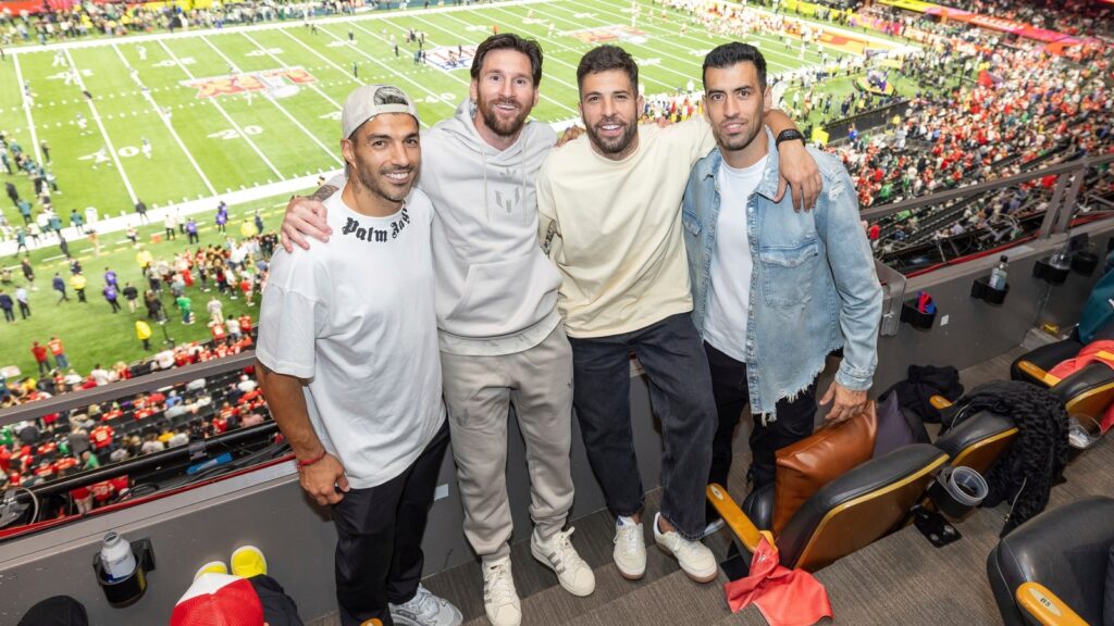 Lionel Messi enjoys boys night out with Luis Suarez, Sergio Busquets, Jordi Alba; soaks in the NFL Super Bowl atmosphere | Football News