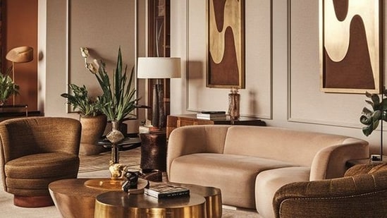 Mocha mousse walls are trending. Here’s how to pair them with stunning metallics